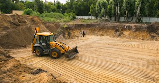 Разработка котлована Троицк стоимость за от 571 руб. м3 - заказать работы по копке и рытью котлованов | траншей